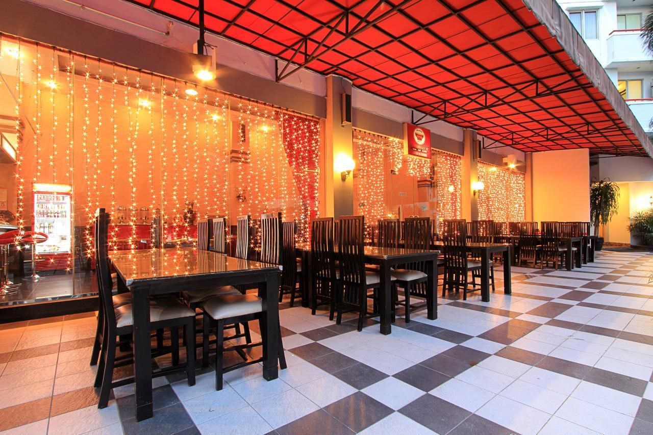 Hotel Golden Sky Pluit Jacarta Exterior foto