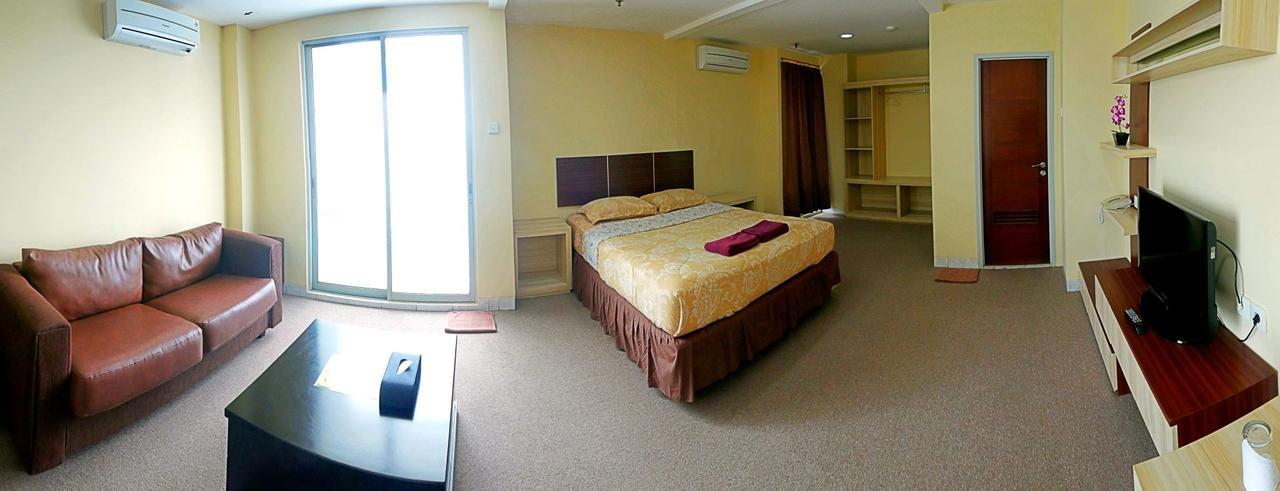 Hotel Golden Sky Pluit Jacarta Exterior foto