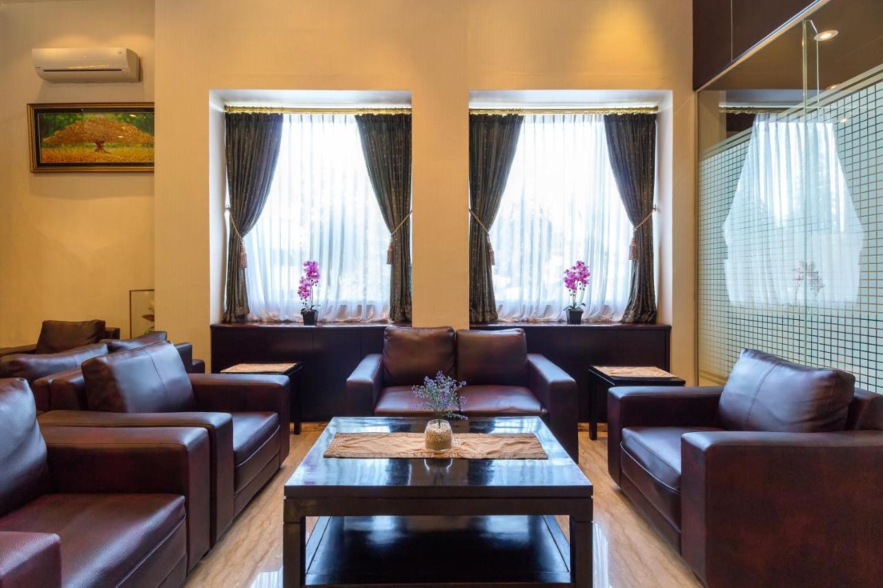 Hotel Golden Sky Pluit Jacarta Exterior foto