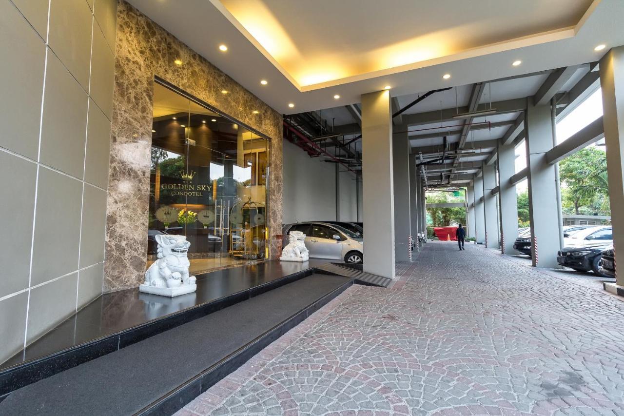 Hotel Golden Sky Pluit Jacarta Exterior foto